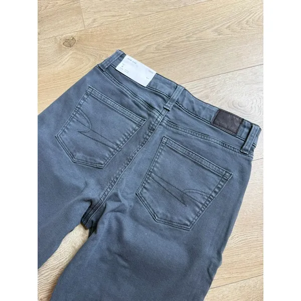 NWT Womens American Eagle Mom jeans high rise stretch gray distressed size 4/27 - Image 13
