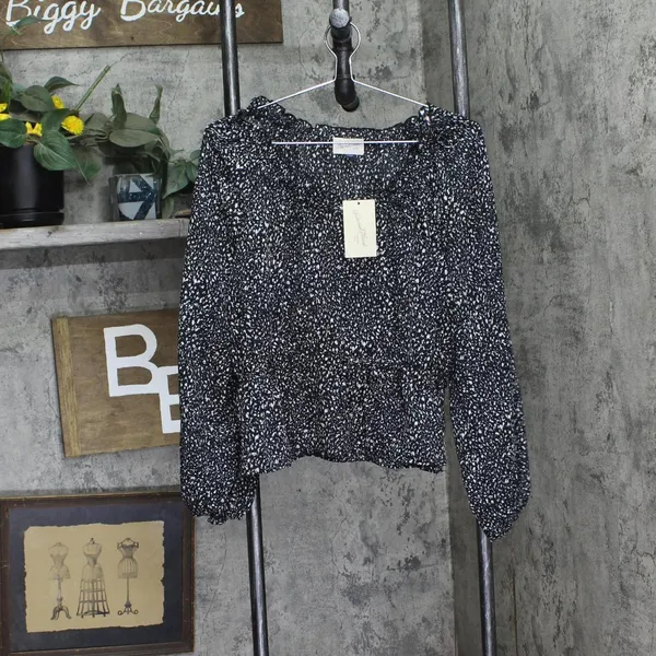 NWT Universal Thread Womens Balloon Long Sleeve Blouse 92235285 Black Abstract M - Image 4