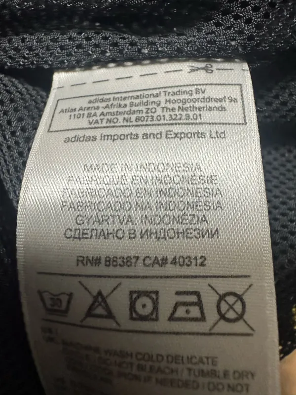Adidas jacket - Image 4