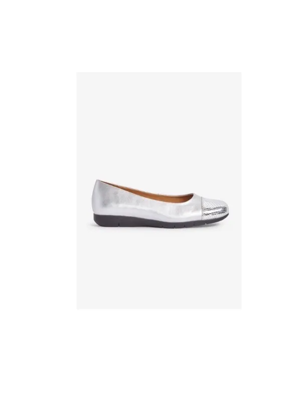 Comfortview Silver Ballet Flat with Silver Metallic Toe Size 10 Wide - Image 2