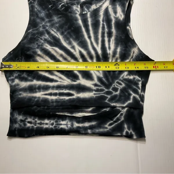 Lululemon LA Front Cut-Out Crop Top Black White Tie Dye Sz S - Image 5