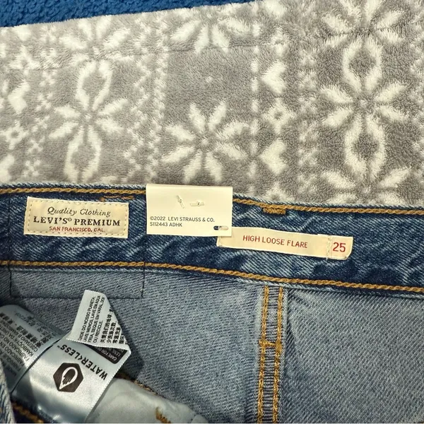 NWT‎ Levi’s Women’s High Rise Loose Flare Leg Relaxed Ripped Knee Size 25 x 32 - Image 9