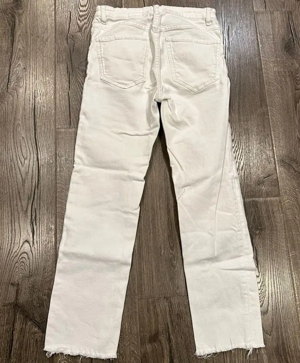 Zara Women’s White Hi-Rise Straight Jeans Size 2 Ankle Length Raw Hem Edge - Image 9
