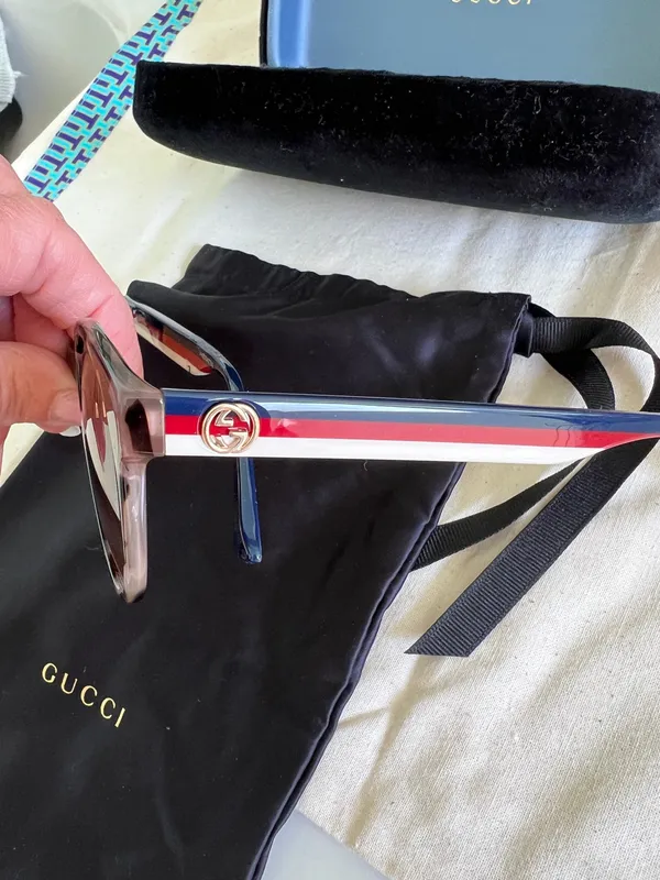 Gucci Sunglasses Women’s in case  - Image 7