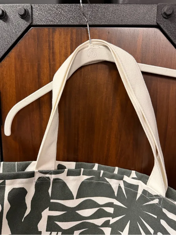 Vuori Green and White Graphic Canvas Tote! Perfect condition. Never used! - Image 5