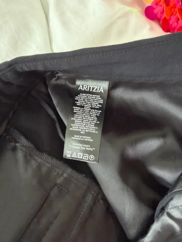Aritzia Black The Limitless Short - Image 6