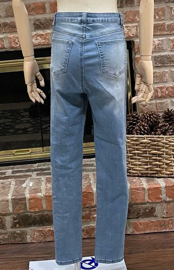 NWOT juniors skinny distressed high rise light wash jeans - Image 8