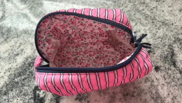 Old Navy Travel makeup bag - Image 2