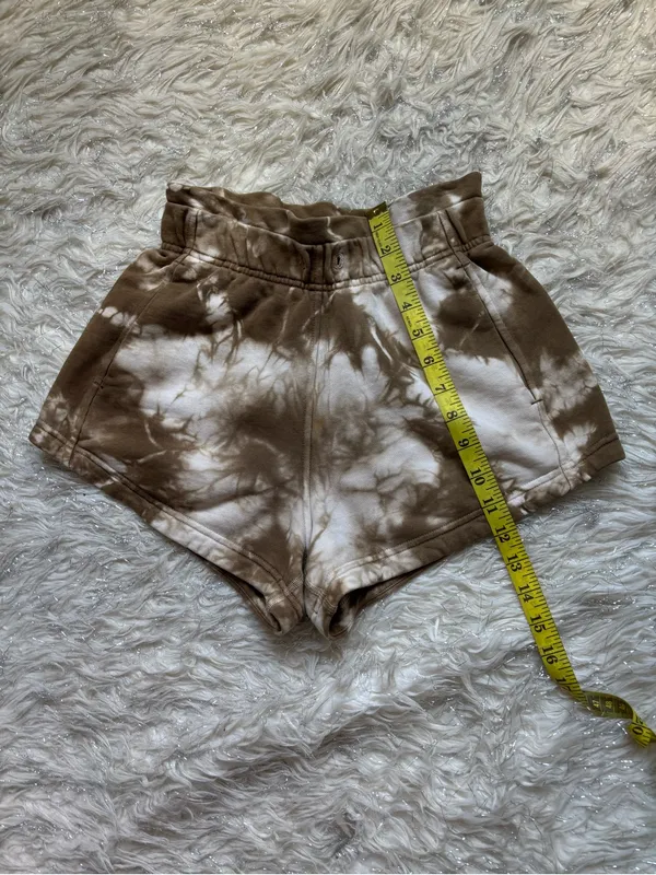 Lululemon Athletica Inner Glow Tie-Dye High-Waist Athletic Shorts Size 2 - Image 4
