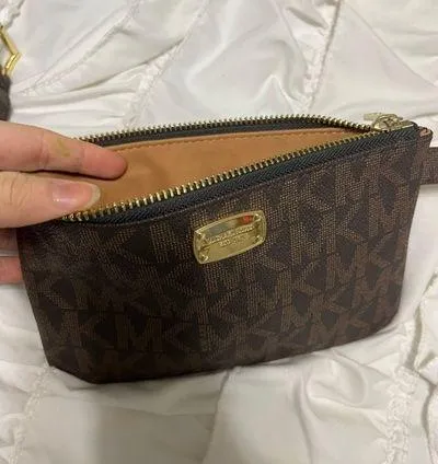 Michael Kors Fanny Pack - Image 3