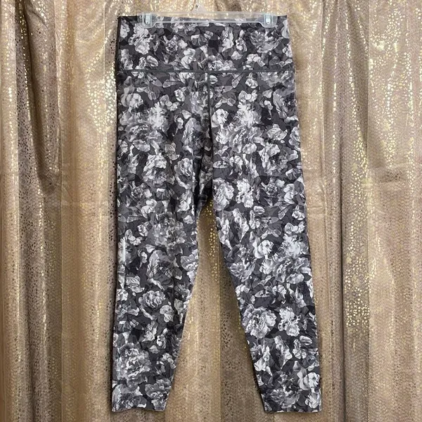 Aerie offline goals high rise 7/8 leggings, short inseam, gray floral print XL - Image 2