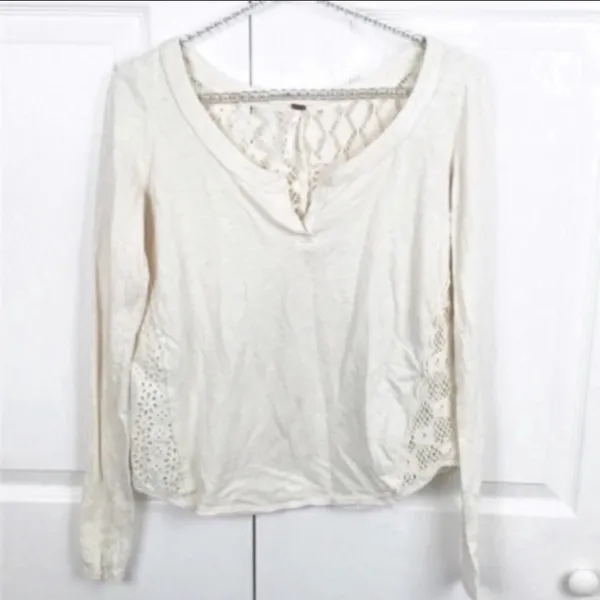 Free People‎ Size XS Cream Patches Of Lace Long Sleeve Henley Top - Image 3