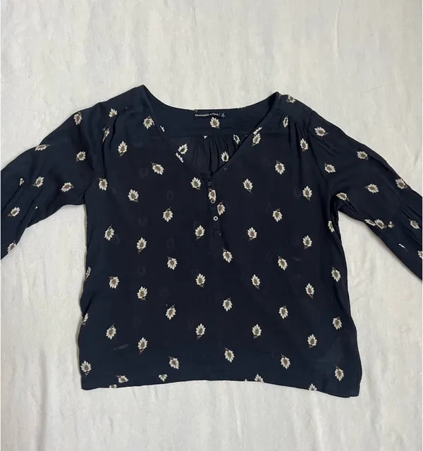 Abercrombie Blouse Floral Long Sleeve - Image 2