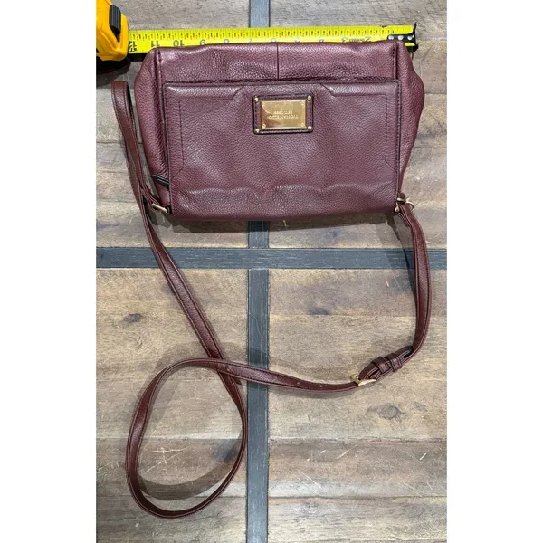 Tignanello Burgundy Pebbled Leather Crossbody Bag Gold Hardware Adjustable Strap - Image 2