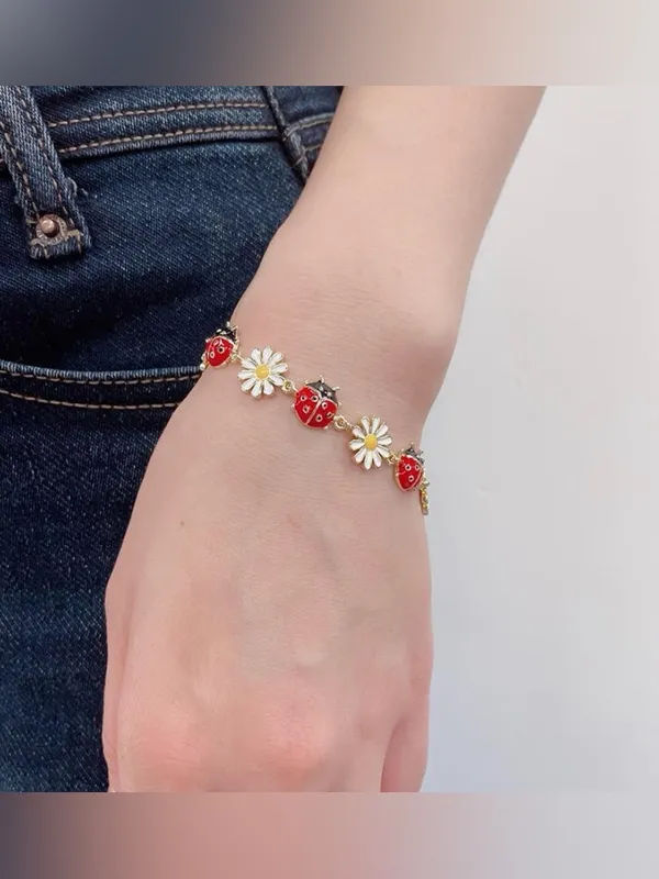 Daisy & Ladybug Gold - Image 5