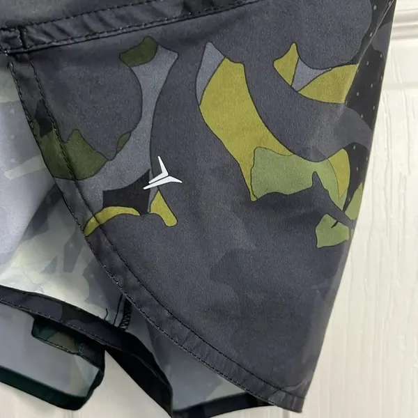 Old Navy Active Shorts camouflage L - Image 2