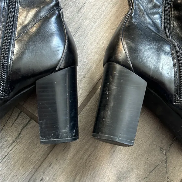 Croft & Barrow Shiny Black Heeled Boots - Image 4