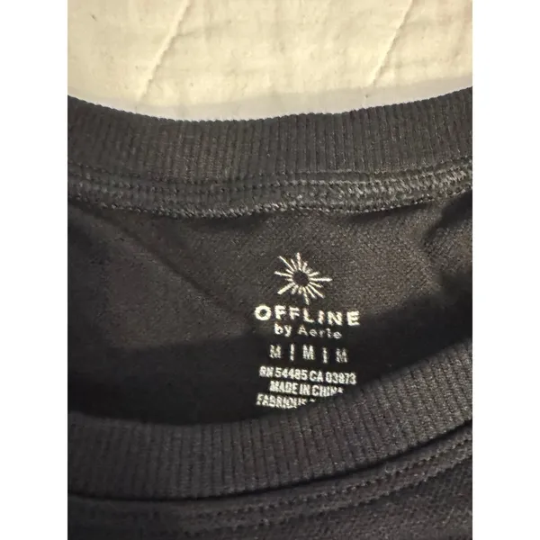 Offline by Aerie Cropped‎ long sleeve top size medium - Image 5