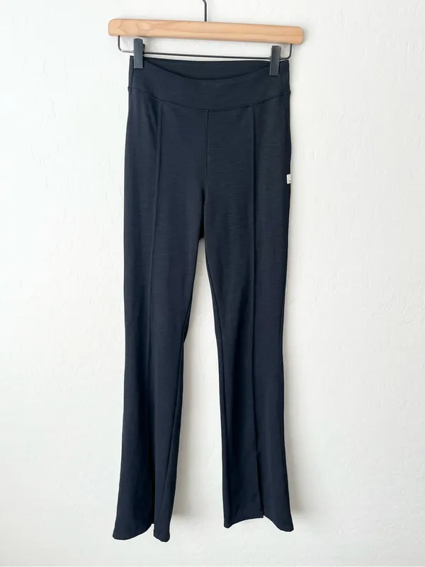 Vuori Lux Ribbed Split Bootcut Leggings Charcoal Grey High Rise XS - Image 5