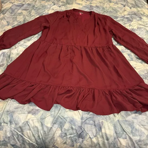 Vince Camuto Long Sleeve Split Neck Tiered Babydoll Dress in Crisp Merlot Sz XXL - Image 4