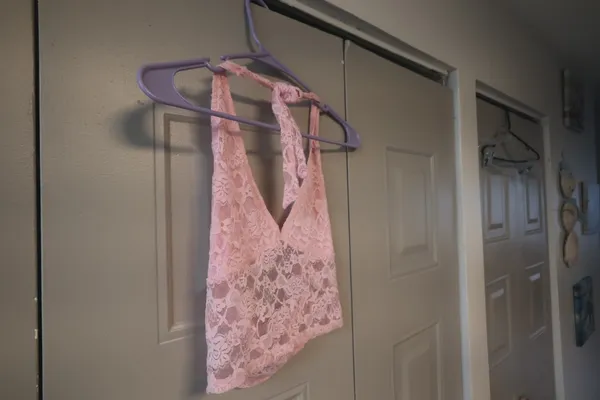 Shein lacey halter cropped tank sleeveless top in light baby pink size xs extra small. - Image 3