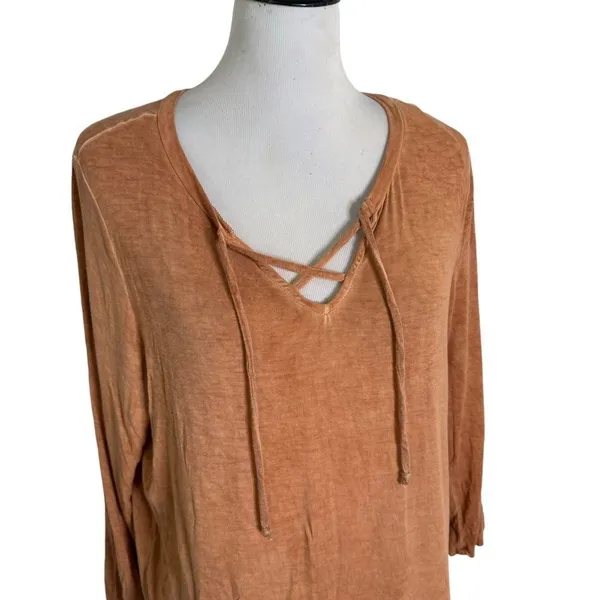 Buckle BOHO Lace Up CrissCross V Neck Top Size L Distressed Tee 3/4 Sleeve Grunge - Image 3