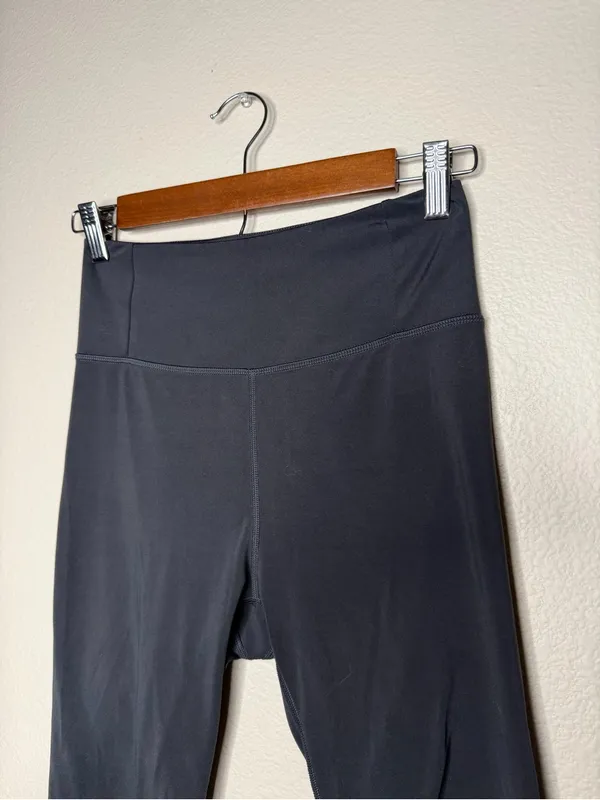 Girlfriend Collective Women High Rise Biker Shorts M Grey Workout Pilates Gym - Image 3