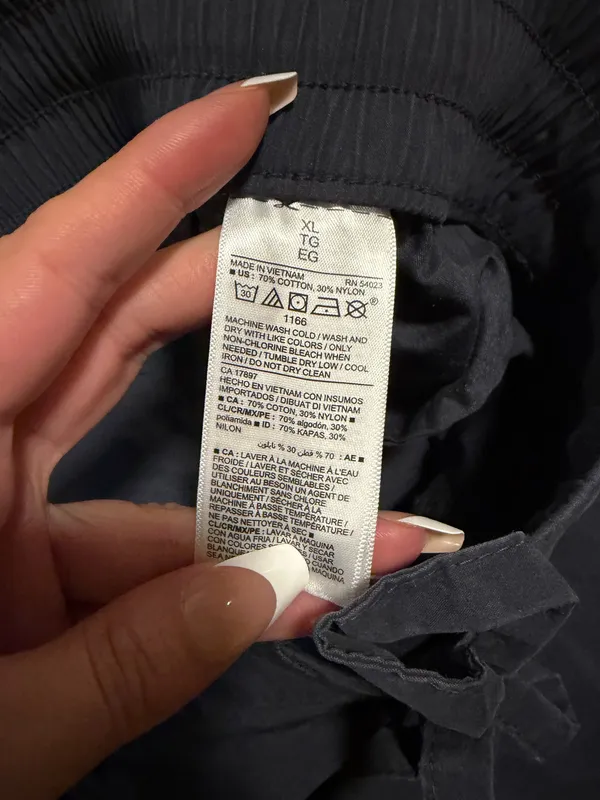 Old Navy Cargo Pants - Image 4