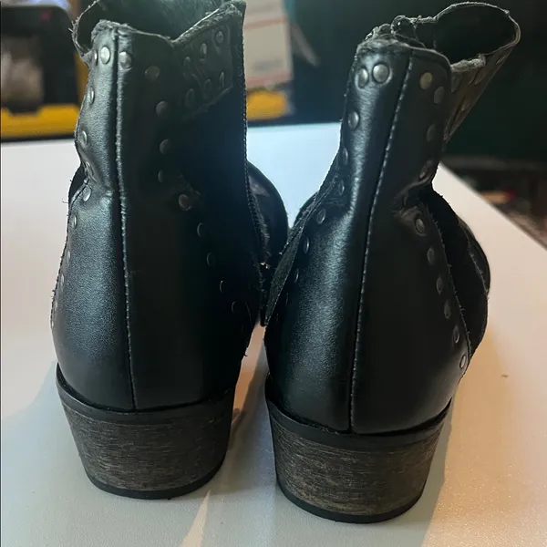 Amuse Society x Matisse "Sorrento" Studded Ankle Booties. - Image 5