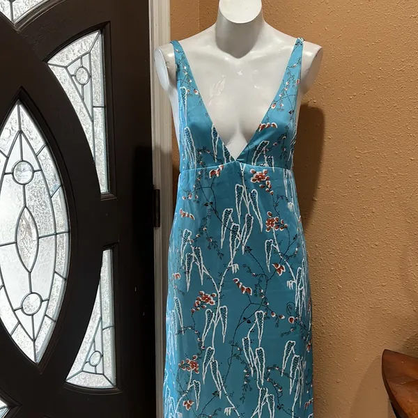 Zara light blue floral deep v neck dress - Image 3
