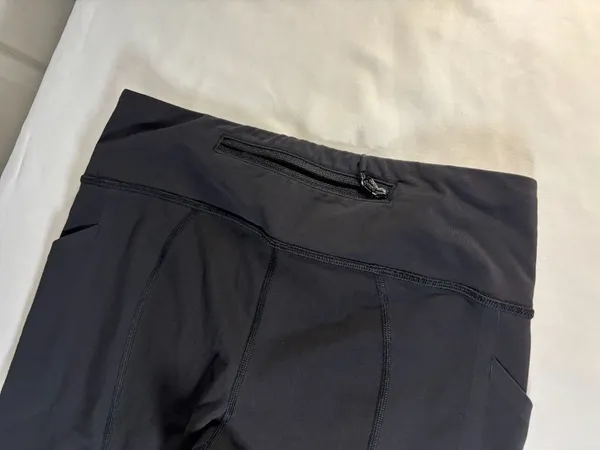 Lululemon Black Cropped Leggings (Estimated Size 6) - Image 4