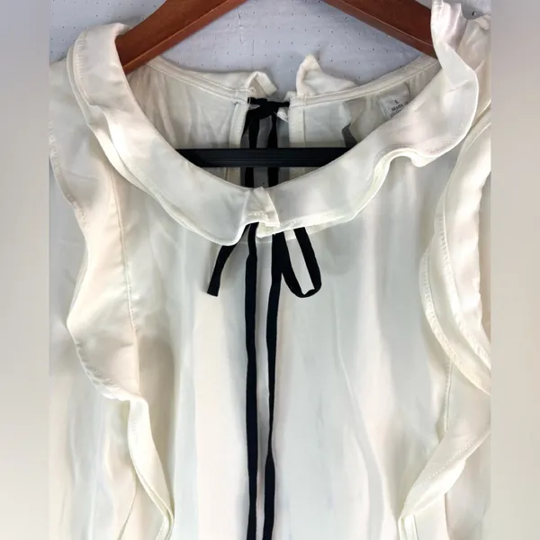 LC Lauren Conrad Cream Top - Image 3