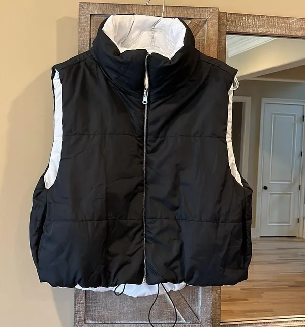 Vine and Valley Cozy Puffer Vest Reversible Jacket White Black Size XL New - Image 2