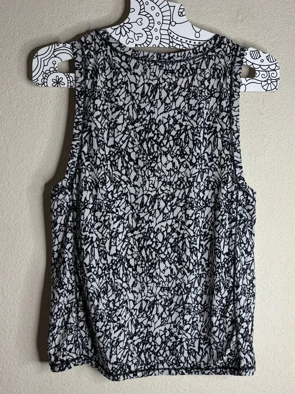 Lululemon Sole Training Tank Ice Breaker White Black size 2 - Image 3