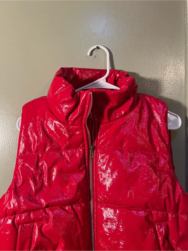 Ambiance Outerwear Women’s Size Large Puffer Vest Patent Bright Red Polyurethane - Image 3