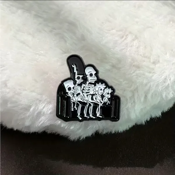 Skull Style Anime Character‎ Metal Enamel Skull Pin Halloween Clothing Lapel - Image 3