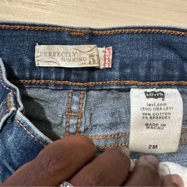 Levi’s 512 perfectly slimming cutoff denim shorts size 2 - Image 10