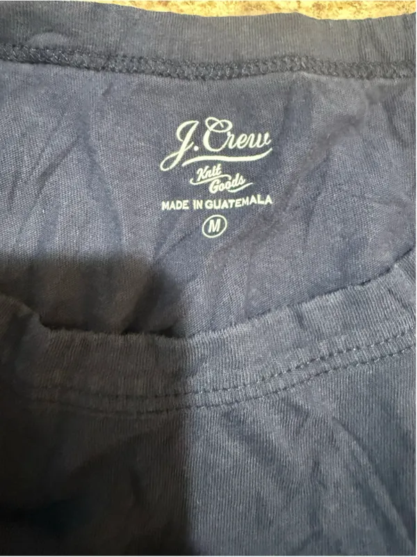 Women's J.Crew Navy Short Sleeve Pocket Tee Size M - Image 5