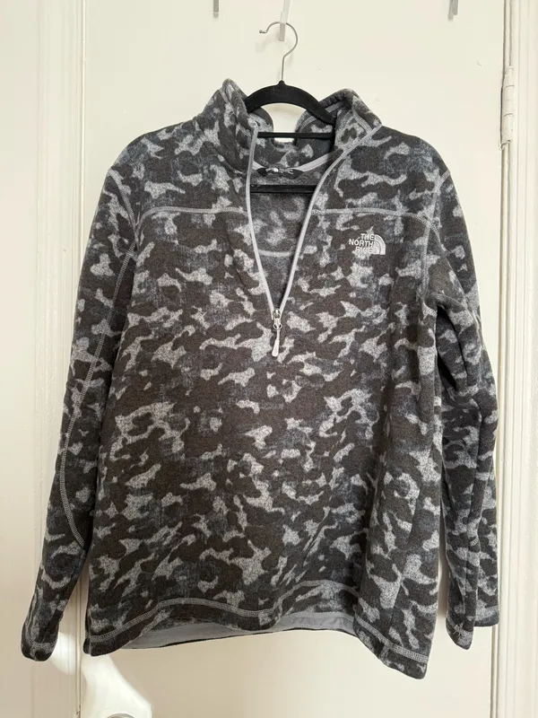 The north face gray camo fleece jacket - Image 5