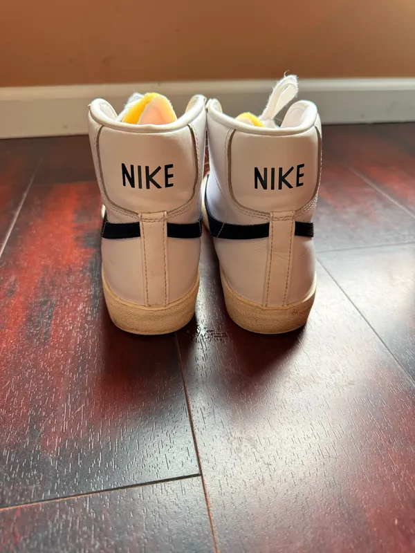 Nike Blazer Women’s Mid 77 Shoes - Image 6