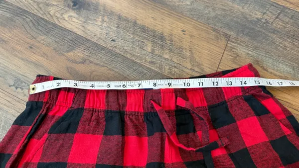 Old Navy Buffalo Red/Black Plaid Pajama Jogger Pants Women Size Medium Holiday - Image 4