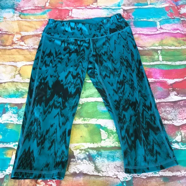 Z by Zella Womens Leggings Sz S Ikat Print Teal‎ Black Tie Dye Look Capri Length - Image 4