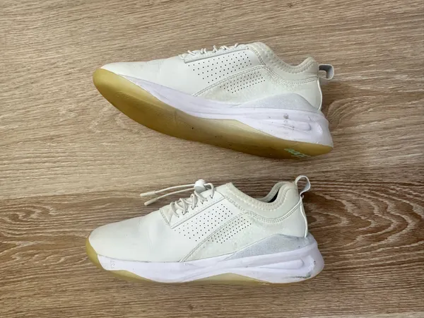 White cloves Size 7.5 - Image 3
