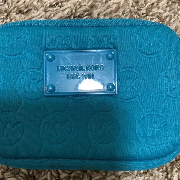 Michael Kors small wristlet - Image 3