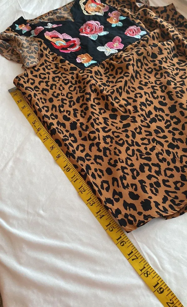 Embroidered and animal print blouse flutter sleeves short V-neckline size large - Image 2