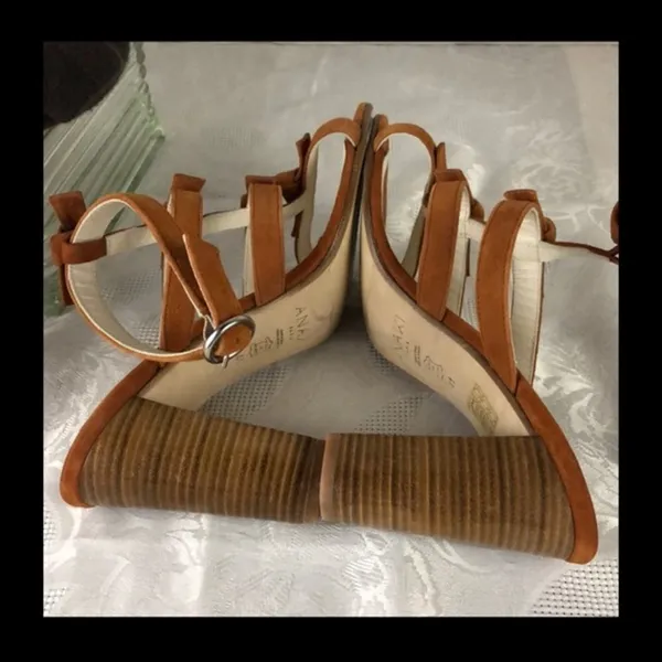 Anaki size 9.5 Paris tawny brown ankle strap heels - Image 4