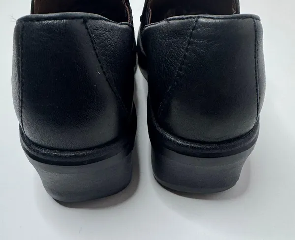 Ariat Style #95805 Black Leather Clogs Size 7.5B - Image 4