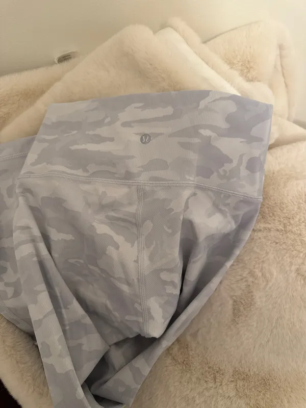Lululemon Camo Wunder Under 25" Rib Material - Image 2