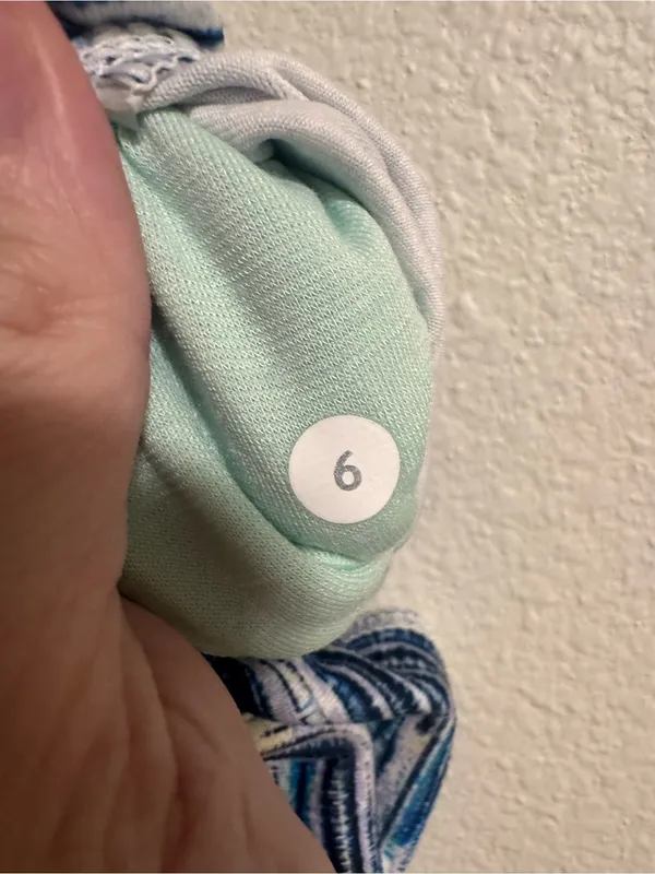 Lululemon High-Rise Blue Patterned Women’s cropped leggings - Image 3