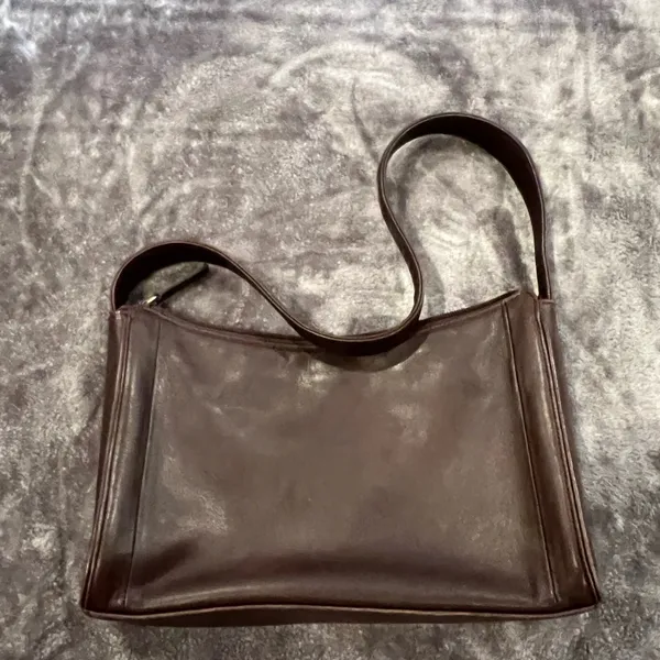 Elegant Brown Leather Shoulder Bag - Image 2